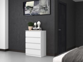 Komoda WALMA M4 v modernom dizajne je vhodná do každého interiéru, pretože v sebe spája jednoduchosť a eleganciu. Určite oceníte aj štyri praktické zásuvky, kde si môžete uložiť dokumenty, oblečenie alebo iné potrebné veci. Komoda je vyrobená z kvalitnej LTD dosky, ktorá je nenáročná na údržbu a odolná voči poškriabaniu. Hrany sú chránené ABS páskou. Komoda má bezúchytový systém otvárania, takže Vám v priestore nebudú zavadziať žiadne úchyty a zároveň to posilní jej moderný dizajn.Rozmery (ŠxVxH) : 70 x 97 x 40 cmFarebné prevedenie : bielaDodávame v demonte. 