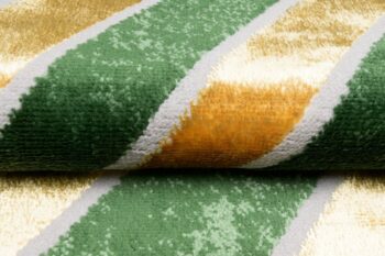 Zaujímavý zelený koberec so zlatým vzorom kosoštvorcov Šírka: 140 cm | Dĺžka: 200 cm