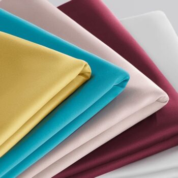 Záves ružovo indickej farby Aura so zavesením na strieborné kruhy 140 x 260 cm