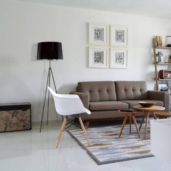 Aluminor Tropic stojaca lampa čierna, kábel žltá