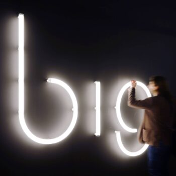 Artemide Alphabet of Light malé písmeno na stenu e