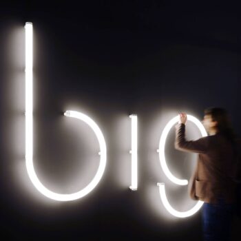 Artemide Alphabet of Light malé písmeno na stenu i