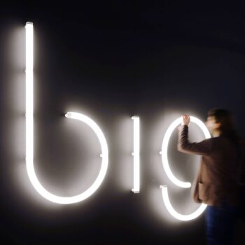 Artemide Alphabet of Light malé písmeno na stenu j