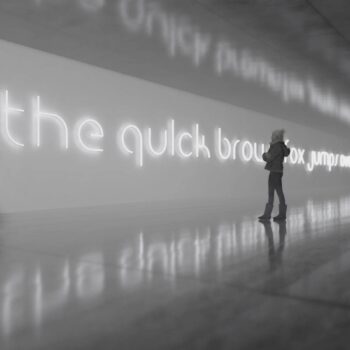 Artemide Alphabet of Light malé písmeno na stenu p