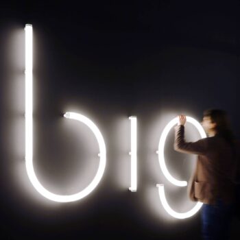 Artemide Alphabet of Light malé písmeno na stenu u