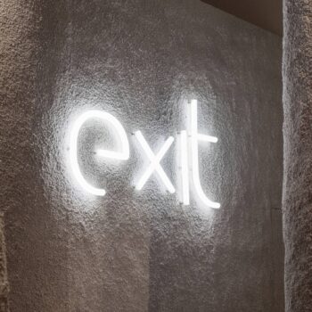 Artemide Alphabet of Light malé písmeno na stenu z