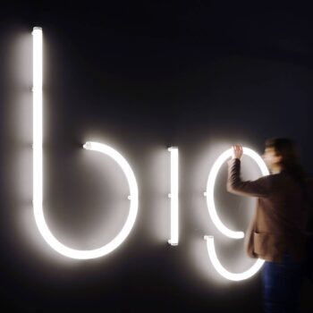 Artemide Alphabet of Light malé písmeno na stenu z