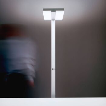 Artemide Chocolate Eco stojaca LED 4 000 K biela