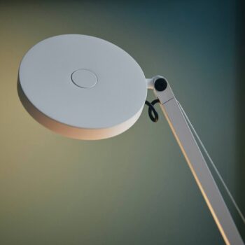 Artemide Demetra Micro stolová lampa 2 700 K biela