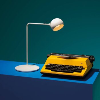 Artemide Ixa stolová LED lampa, bielo-sivá