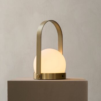 Audo Carrie LED lampa, nabíjateľná, mosadzná