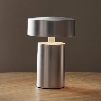 Audo Column stolová lampa s batériou, IP44, hliník
