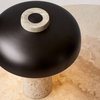 Audo LED stolová lampa Reverse, bronz, travertín, výška 30 cm