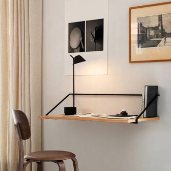 Audo Peek stolová LED lampa, čierna