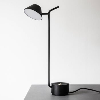 Audo Peek stolová LED lampa, čierna