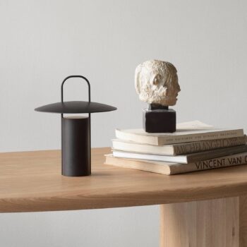 Audo Ray stolová LED lampa, prenosná, čierna