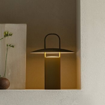 Audo Ray stolová LED lampa, prenosná, čierna