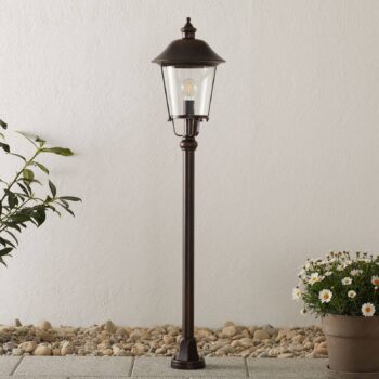 Chodníkové svietidlo Mariella, nostalgický šarm