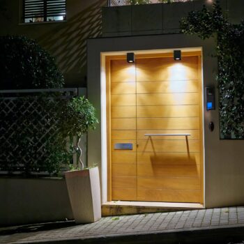Decentné stropné LED svietidlo Tami do exteriéru