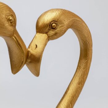 Dekoratívna figúrka KARE Flamingo Love, zlatá farba, výška 39 cm