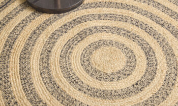 Diamond Carpets India, Ručne viazaný kusový koberec Aurea SM 05 Natural Black kruh, 180x180, béžová, chodba / predsieň