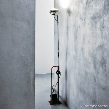 Dizajnová stojacia lampa FLOS Toio Gx16d-LED červená