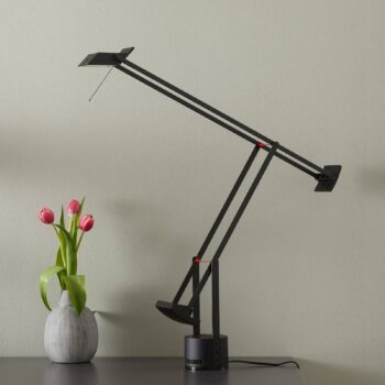 Dizajnová stolová lampa Artemide Tizio, čierna