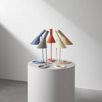 Dizajnová stolová lampa Louis Poulsen AJ svetlá žltá
