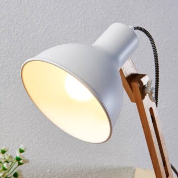 Drevená lampa na písací stôl Shivanja biele