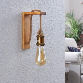 Drevená nástenná lampa Helou s viditeľnou objímkou