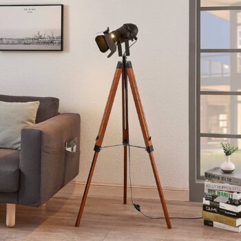 Drevená stojaca lampa Hilma s trojnohým stojanom