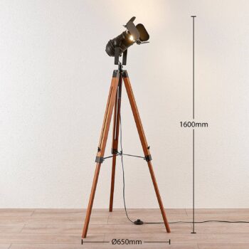 Drevená stojaca lampa Hilma s trojnohým stojanom