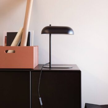 Dyberg Larsen Arch stolová lampa, čierna, kov, výška 36 cm