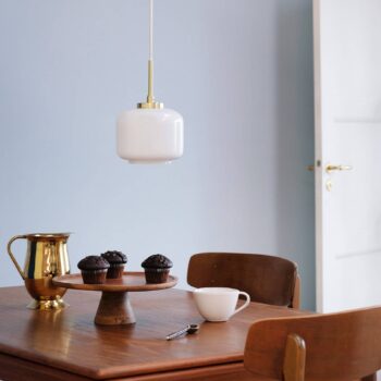 Dyberg Larsen Arp závesná lampa, mosadzná farba, sklo, Ø 15 cm