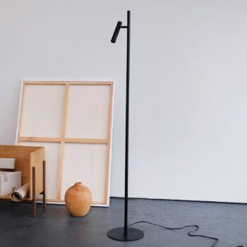 Dyberg Larsen Carlo 1 LED stojacia lampa, jednolamelová