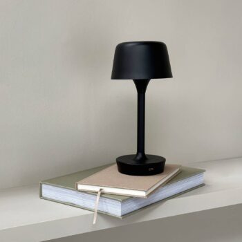 Dyberg Larsen LED dobíjacia stolová lampa Flow, čierna, výška 25 cm