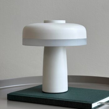 Dyberg Larsen LED dobíjacia stolová lampa Porter, biela, výška 16 cm
