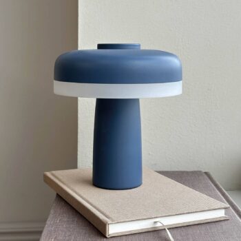 Dyberg Larsen LED dobíjacia stolová lampa Porter, modrá, výška 16 cm