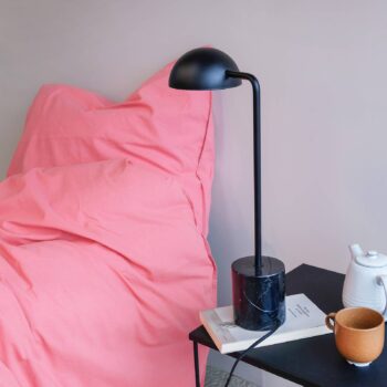 Dyberg Larsen Marble stolná lampa
