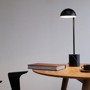 Dyberg Larsen Marble stolná lampa