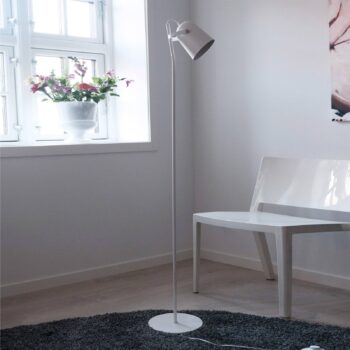 Dyberg Larsen Oslo stojaca lampa z kovu, biela