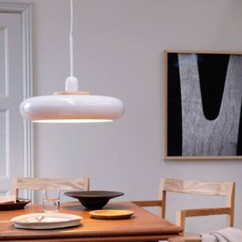 Dyberg Larsen Planet závesná lampa, biela, Ø 40 cm, kov