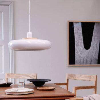 Dyberg Larsen Planet závesná lampa, biela, Ø 40 cm, kov