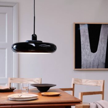 Dyberg Larsen Planet závesná lampa, čierna, Ø 40 cm, kov
