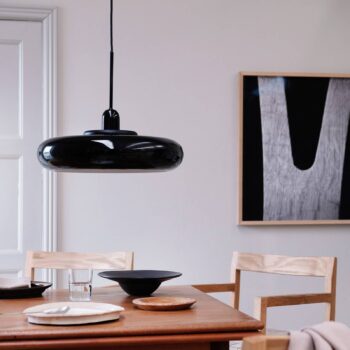 Dyberg Larsen Planet závesná lampa, čierna, Ø 40 cm, kov