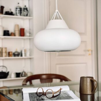 Dyberg Larsen Polo závesné svietidlo, biele, Ø 29 cm, kov