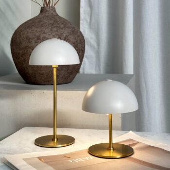 Dyberg Larsen Stolová LED lampa Along, béžová, výška 20 cm