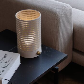 Dyberg Larsen Stolová LED lampa Mesh, biela, výška 20 cm