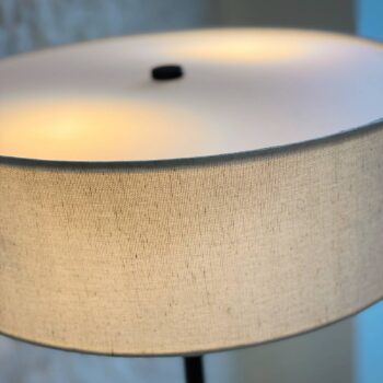 Dyberg Larsen Stolová lampa Calix, čierna/prírodná farba, 40 cm