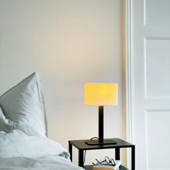 Dyberg Larsen Stolová lampa Calix, prírodná biela, výška 39 cm